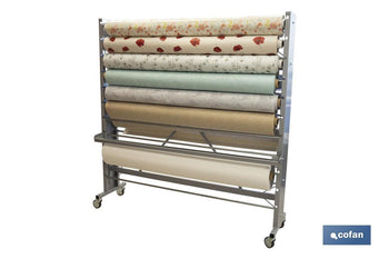 Expositor de hules y manteles horizontal | Material: metal y aluminio | Ruedas incluidas | Capacidad para 22 rollos | Medidas: 1,67 m de ancho x 1,55 m alto x 40 cm de profundidad