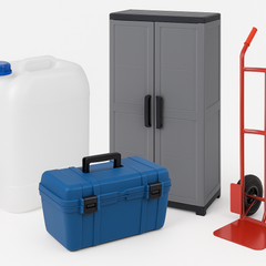 Bidón con grifo, maletín azul, armario de resina y carretilla roja sobre fondo blanco. Almacenaje y transporte