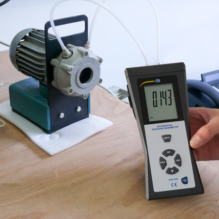 Manómetro PCE-P05-ICA incl. certificado de calibración ISO