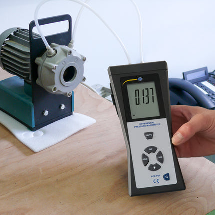 Manómetro PCE-P01-ICA incl. certificado de calibración ISO