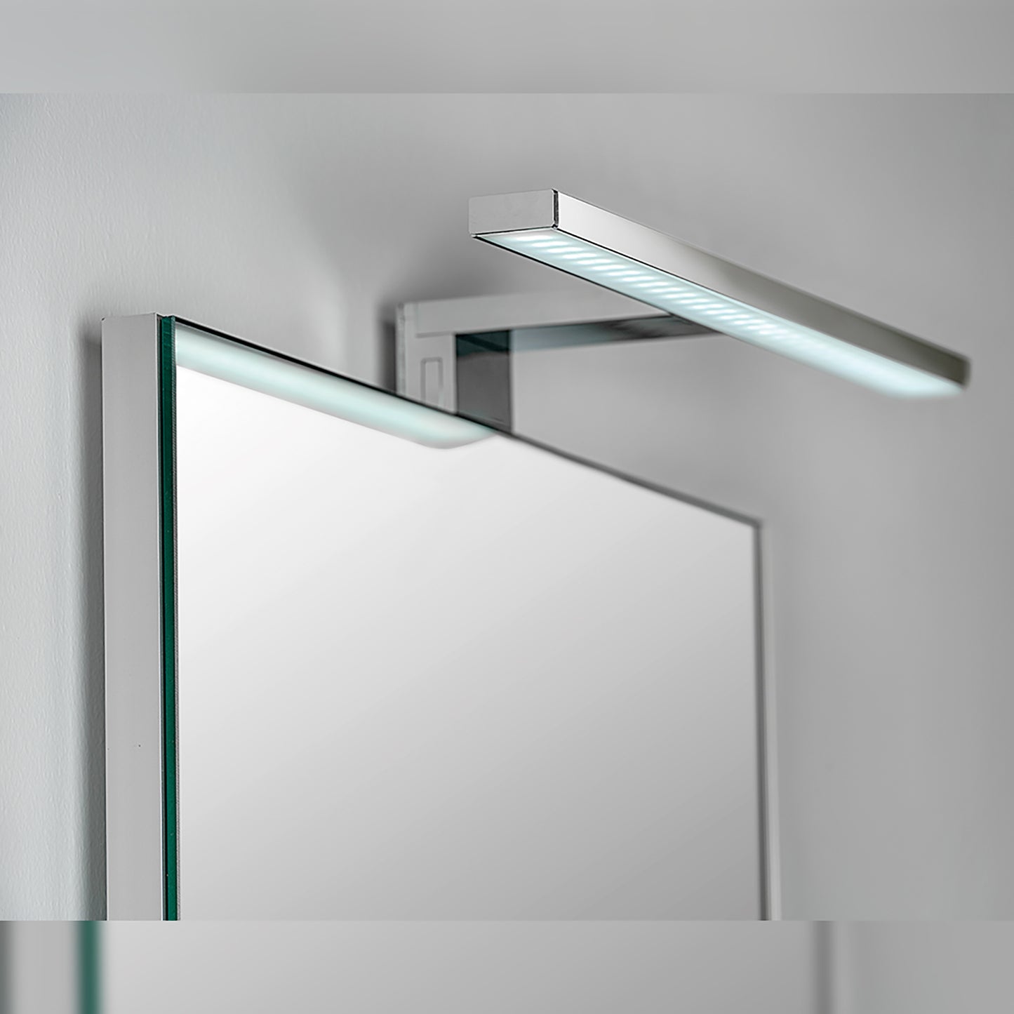 Aquarius LED bathroom mirror spotlight (AC 230V 50Hz), no converter required, L300mm, 6,000K cool white light, Plastic and Aluminium, Chrome 