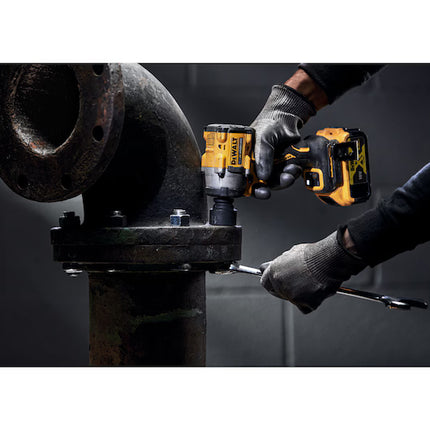 Llave de impacto XR 18V 1/2" DEWALT DCF921P2T-QW con 2 baterías 5,0Ah, cargador y maletín TSTAK
