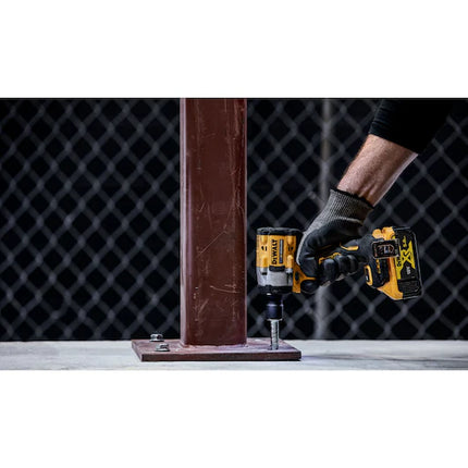 Llave de impacto XR 18V 1/2" DEWALT DCF921P2T-QW con 2 baterías 5,0Ah, cargador y maletín TSTAK