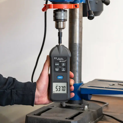 Estroboscopio con medición de temperatura PCE-T 240
