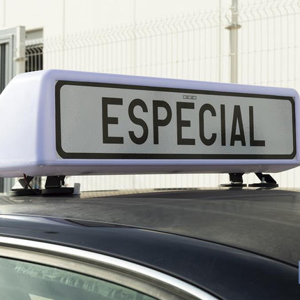 Cartel avisador acompañamiento vehículo Especial V21 | Material: resina