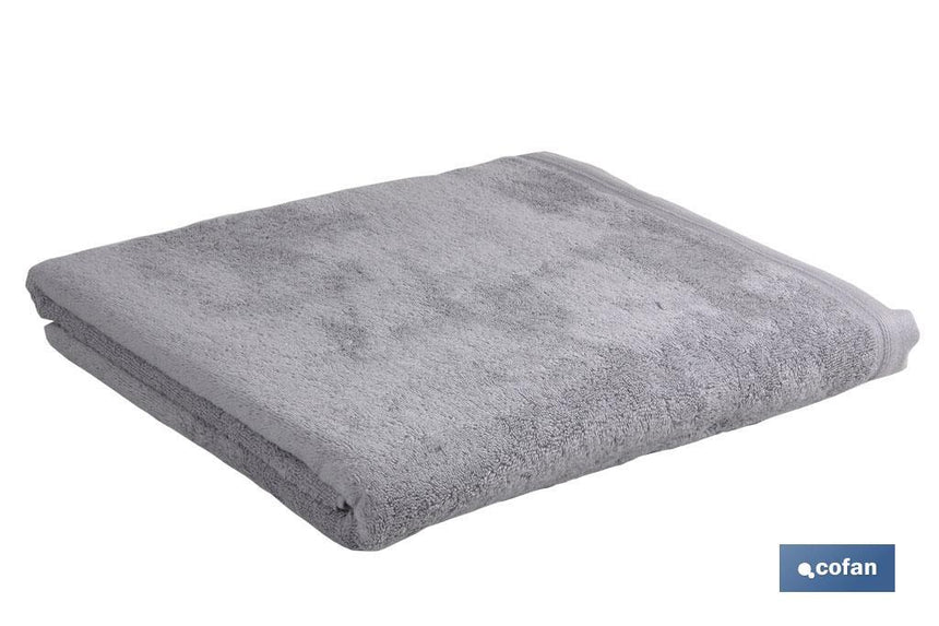Toalla de baño Modelo Perlan | Color Gris Perla | 100% algodón | Gramaje 580 g/m² | Medidas 100 x 150 cm