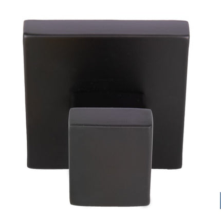 Percha negra mate | Material: acero inoxidable | Diseño cuadrado | Kit de fijación incluido | Medidas: 5,5 x 6 x 5,5 cm