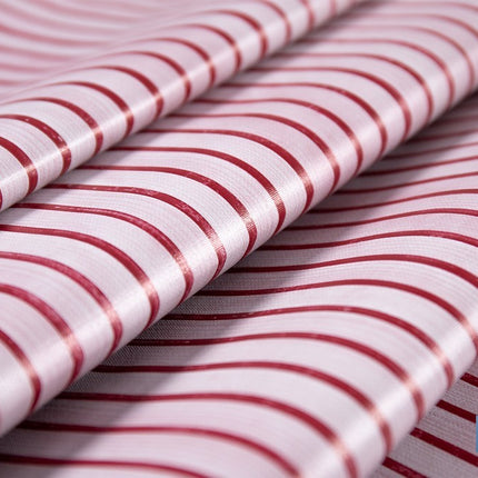 Rollo de hule estampado provenzal rojo | Materiales: polipropileno y PVC | Gran resistencia a líquidos y manchas | Fácil limpieza | Medidas 1,40 x 20 m