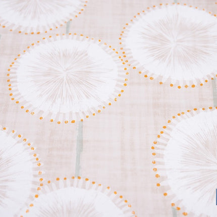 Rollo de hule estampado esfera silvestre | Materiales: polipropileno y PVC | Gran resistencia a líquidos y manchas | Fácil limpieza | Medidas 1,40 x 20 m