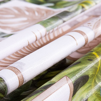 Rollo de hule estampado verde tropical | Materiales: PVC y tela no tejida de polipropileno | Fácil limpieza | Medidas 1,40 x 25 m