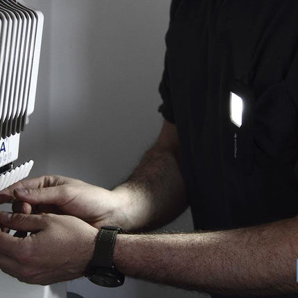 Linterna Magnética Led I Tamaño de bolsillo I Resistente al agua y a impactos I 3W I 150 Lm