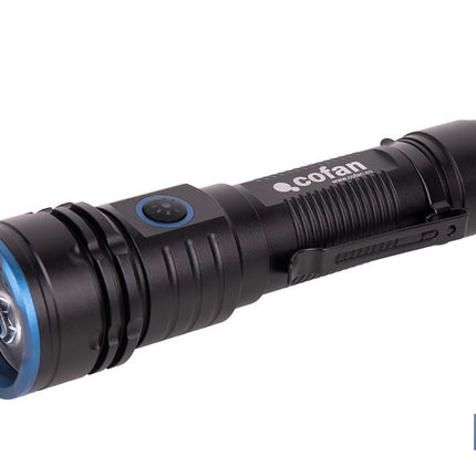 Linterna LED de alta potencia (2000 lm) y 150 m de alcance. 5 funciones y base magnética