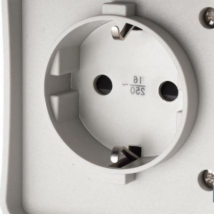 Base Enchufe con tapa IP44 | Para exteriores | 16 A - 250 V | Color gris