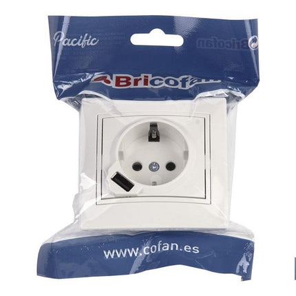 Base de enchufe bipolar | Modelo Pacific | Monobloc con obturador | Incluye una entrada de puerto USB