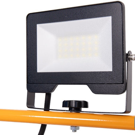 Trípode telescópico con 2 proyectores LED | 20 W, 3600 lm, protección IP65 | Cable de 1,5 m con enchufe europeo